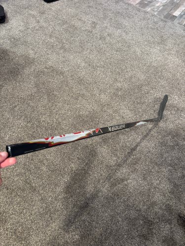Senior Bauer Flypro Left Hand Hockey Stick P28 77 Flex (New)