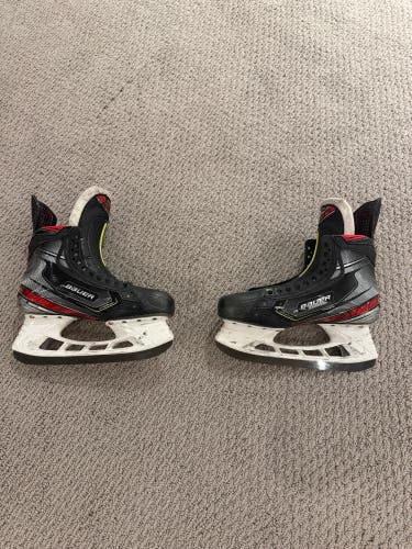 Black 2019 Bauer Vapor 2X Pro Hockey Skates Regular Width 8.5 (Used) (Step Steel Blades Included!!)