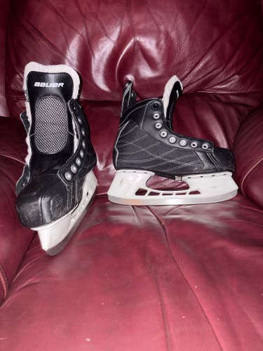 Black 2014 Bauer Nexus 200 Hockey Skates Regular Width 6 (Used)
