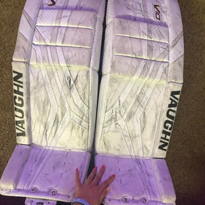 32" Vaughn V10 Goalie Leg Pads (Used)