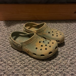 Green Men's 5Y (Big Kids / Youth) Youth Crocs Classic Clog Shoes (Used)