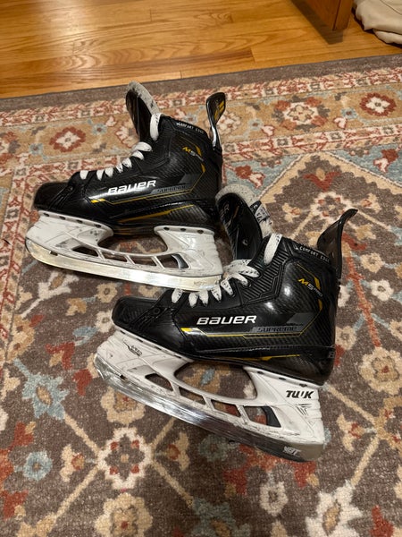 Black 2022 Bauer Supreme M5 Pro Hockey Skates Regular Width 7.5 (Used)