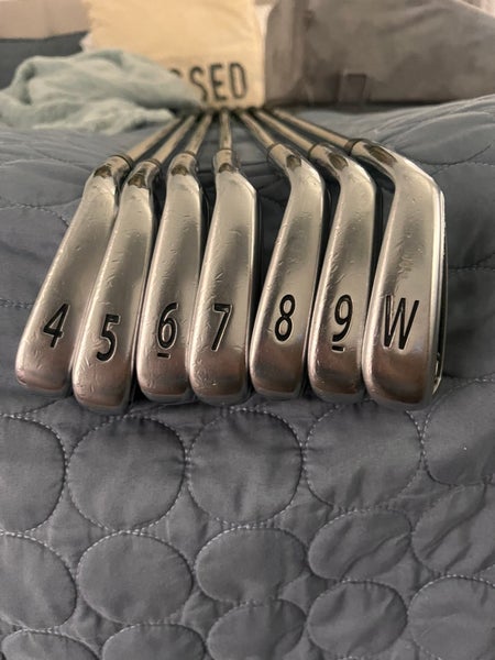 Men's Titleist AP2 710 Right Handed Iron Set Regular Flex 7 Pieces (Used)
