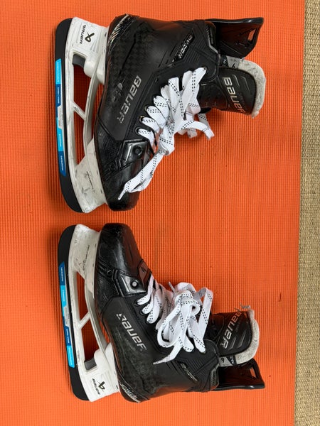 2024 Bauer Supreme Shadow Hockey Skates Regular Width 9 (Used)