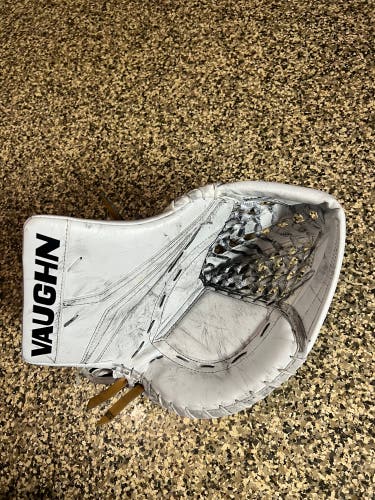 White Senior Vaughn Velocity Goalie Glove Regular (Used)