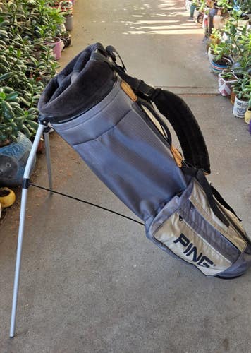 EXCELLENT PING HOOFER STYLE 4 WAY STAND GOLF BAG BLUE & GRAY