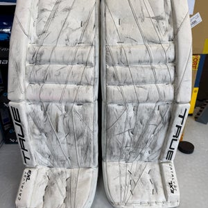 White 32" Senior True Catalyst 7X3 Goalie Leg Pads (Used)