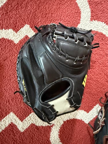 Wilson A2000 RH Catcher's Baseball Glove 33.5" (Used)