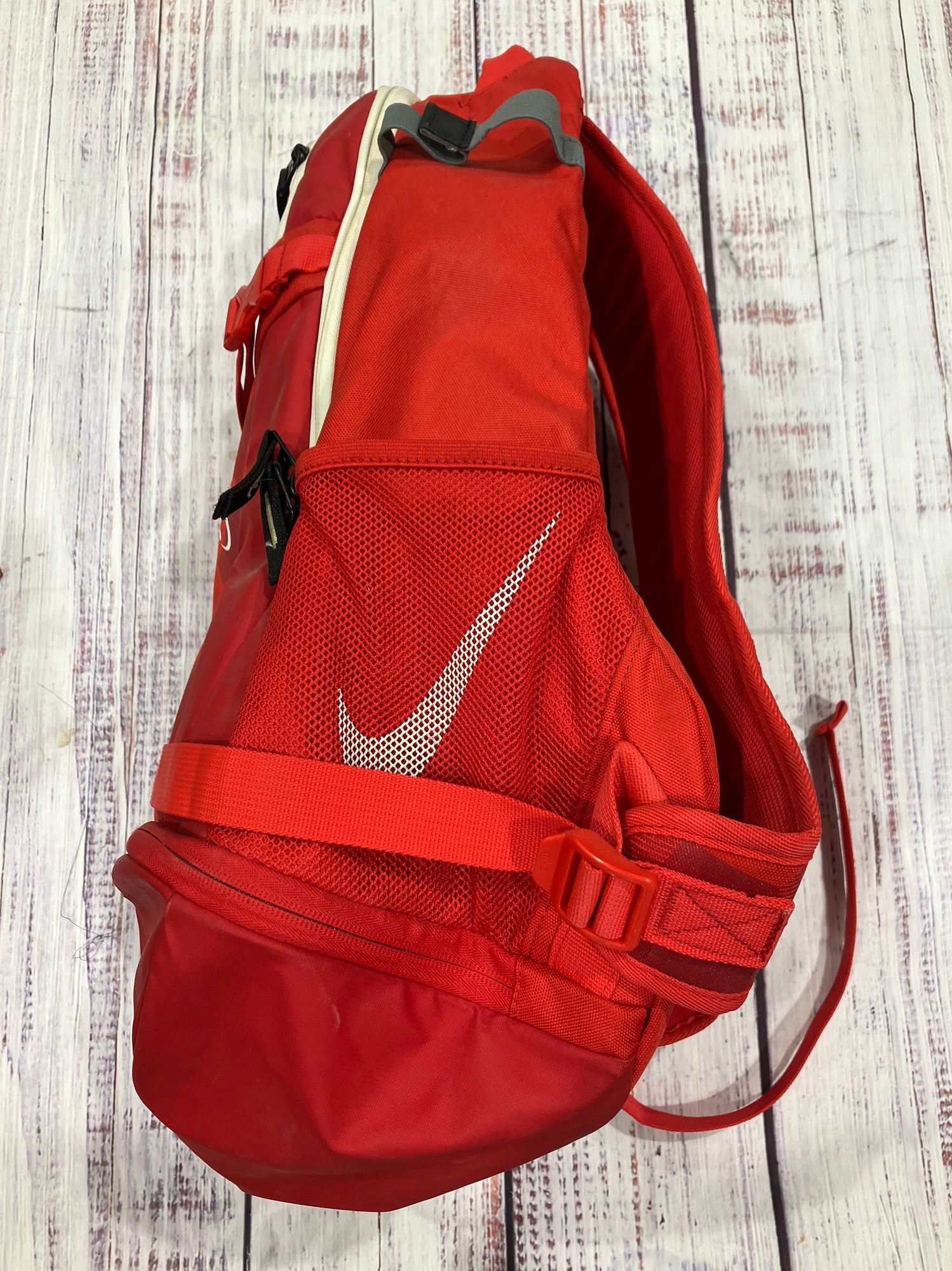 nike baseball backpack vapor Select Bat while the side sleeves allow you to carry two bats at once Bat Backpack Nike Vapor Elite