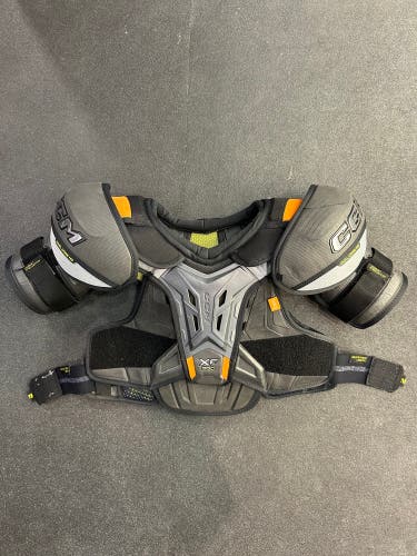 Senior Small CCM Tacks XF Pro Shoulder Pads