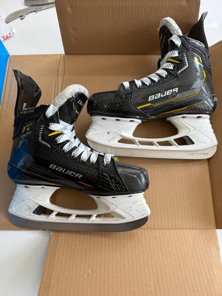 2022 Bauer Supreme M5 Pro Hockey Skates Regular Width Size 2.5 (Used)
