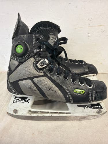 Reebok 5K Pump Hockey Skates Regular Width Size 4 (Used)