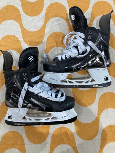 Senior CCM Tacks XF Pro Hockey Skates 9 (Used)