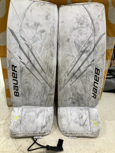 White 32" Intermediate Bauer Vapor 3X Goalie Leg Pads (Used)
