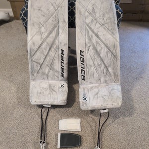 Medium 2023 Bauer Vapor X5 Pro Goalie Leg Pads (Used)