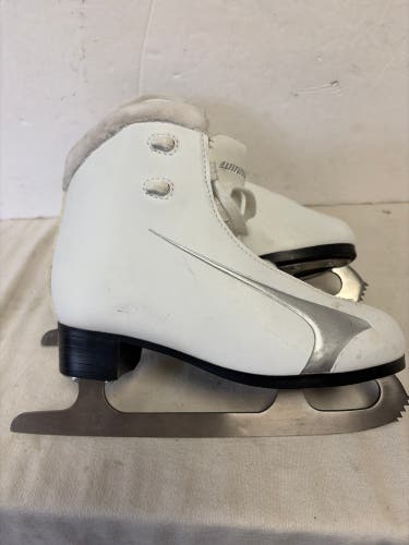 Winnwell Figure Skates B Adult 4 (Used)