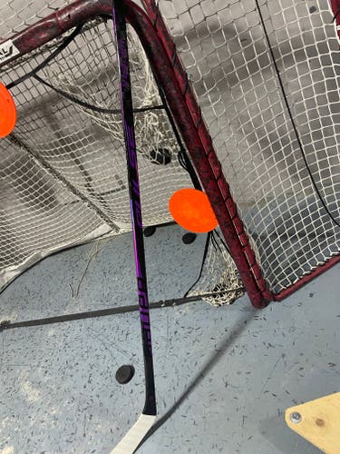 Like-New RH Bauer Pulse Replica Intermediate Hockey Stick – Purple – 55 Flex / P90TM Curve