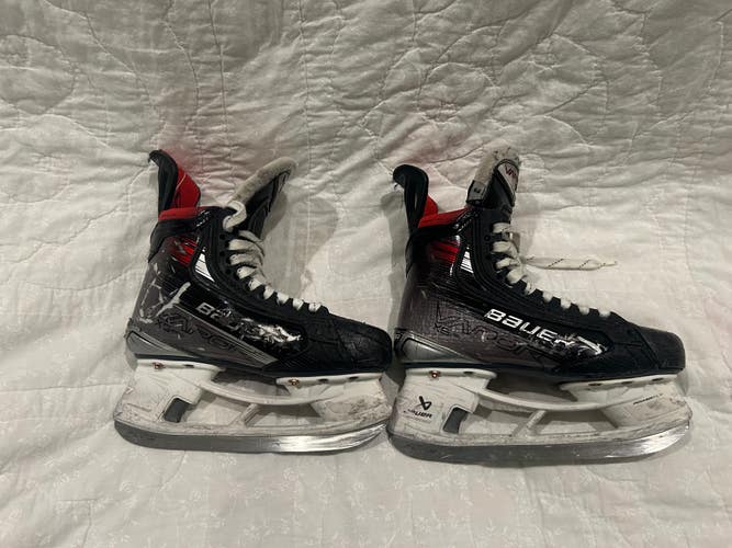 2023 Bauer Vapor X5 Pro Hockey Skates Regular Width Size 3 (Used)