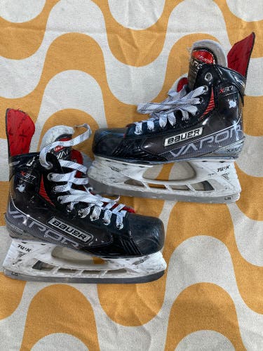 Intermediate Bauer Vapor X3.7 Hockey Skates Regular Width Size 4 (Used)