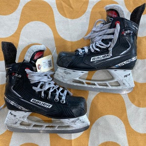 Junior Bauer Vapor X3.5 Hockey Skates Regular Width Size 2 (Used)