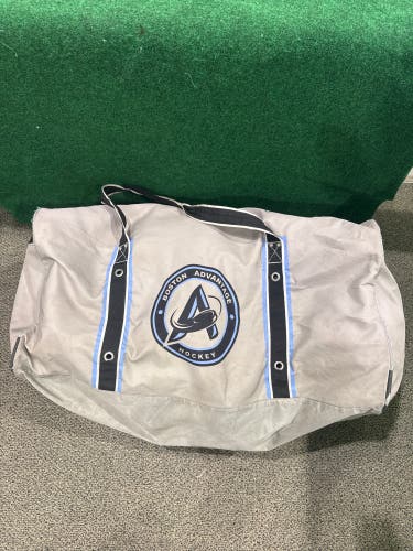 Dangle Sports Hockey Duffle Bag (Used) Boston Advantage 36”x16”x16”
