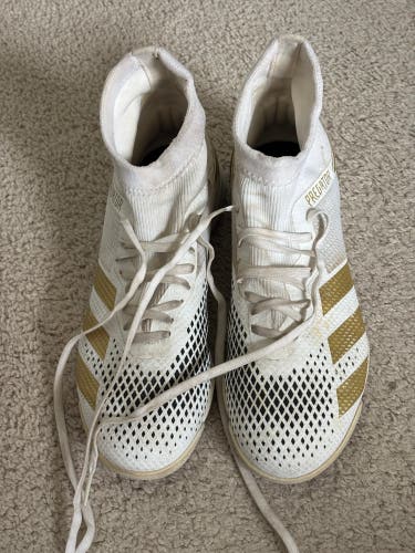 White Unisex Size M 8.5 (W 9.5) Adidas Cleats (Used)