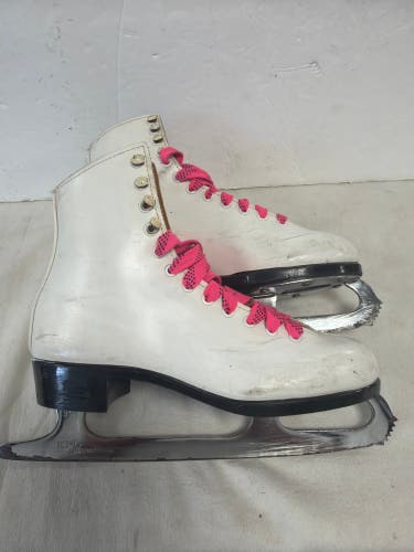 Bauer Figure Skates B Adult 5 (Used)