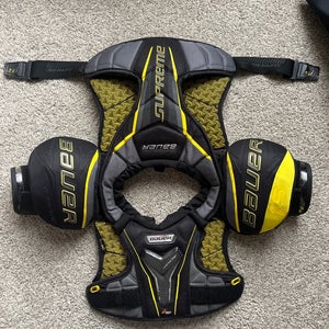 Small Junior Bauer Supreme 1S Shoulder Pads (Used)