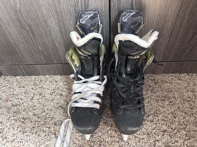 2022 CCM AS-V Hockey Skates Regular Width Size 3.5 (Used)