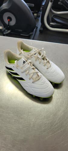 Used Adidas Soccer Cleats White Junior 04 11497-S000159679