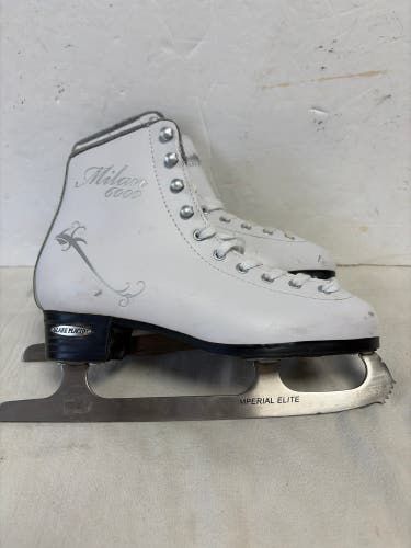 {Blank} Figure Skates B Adult 5 (Used)