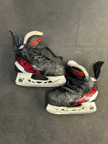 Junior CCM JetSpeed FT680 Hockey Skates | Size 1.5