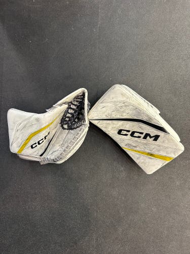 Junior CCM EFlex 6.5 Regular Goalie Glove & Blocker