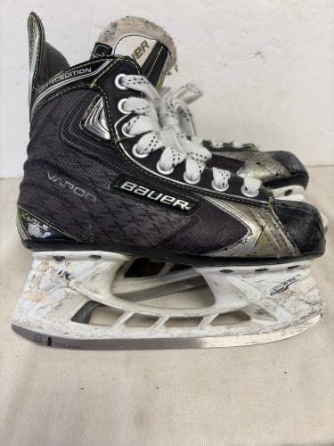 Black Bauer Vapor X60 Hockey Skates Regular Width Size 1.5 (Used)