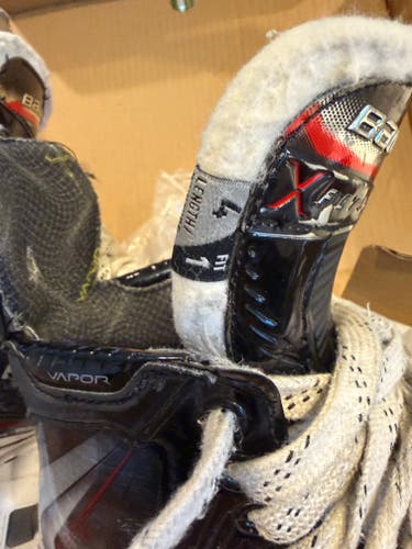 Black/White 2025 Bauer Vapor Fly40 Hockey Skates Regular Width Size 4 (Used)