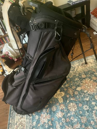 Mizuno Br-D4 Golf Bag