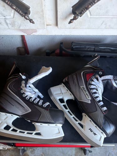 2013 Bauer Vapor X40 Hockey Skates 9 (New)
