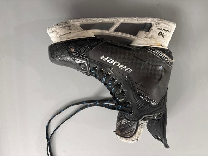 Black 2024 Bauer Supreme Shadow Hockey Skates 7.5 (Used)
