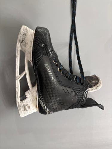 Black 2024 Bauer Supreme Shadow Hockey Skates 7.5 (Used)