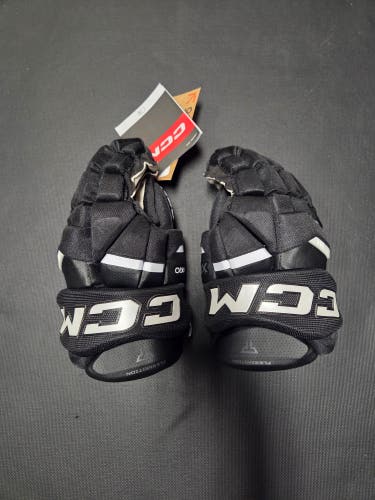 New Senior CCM Tacks XR Pro Gloves 13" gloves black/white