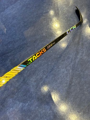 Senior CCM Tacks AS-VI Pro Hockey Stick | RH P28