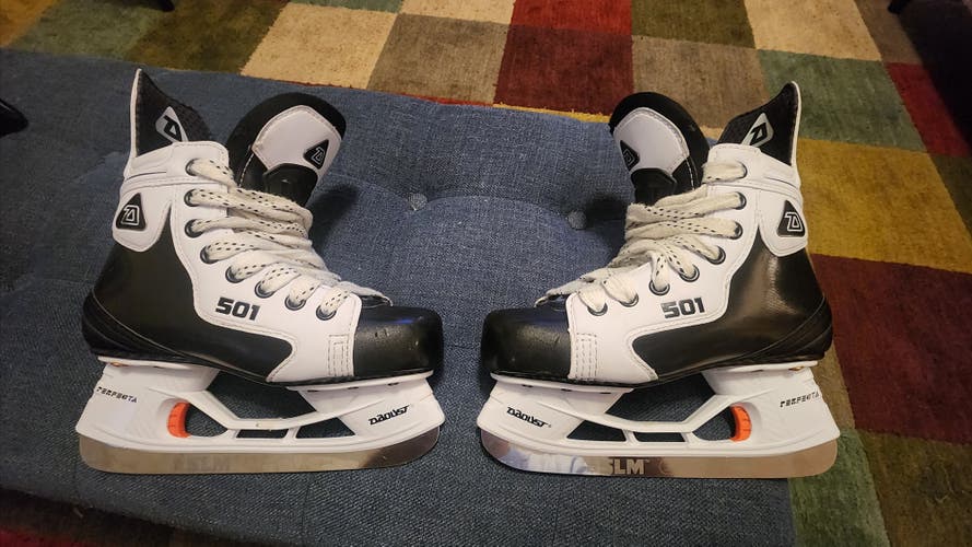 Daoust 501 Junior Hockey Skates Size 3.5 D