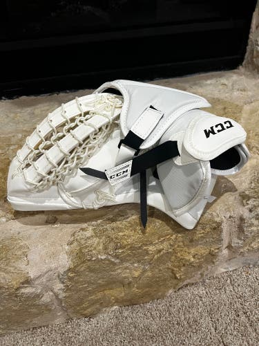 NEW CCM EFlex 5.5 Junior Goalie Catch Glove (Full Right) – White – With Tags