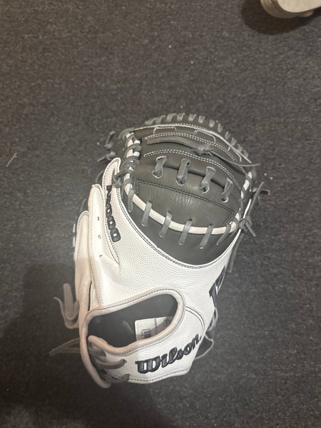 2024 Wilson A2000 RH Catcher's Softball Glove 34" (New)