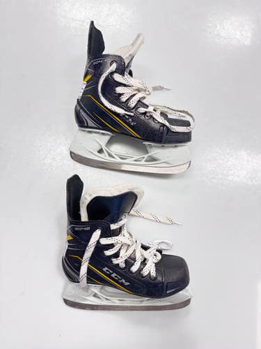 Used CCM TACKS 9042 Junior Hockey Skate Junior 01 11860-S000312593