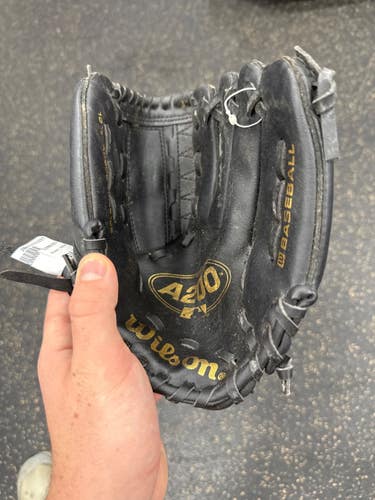 Used Wilson A200 BB/SB Glove RH Throw Black 10 1/2" 11337-S000492277