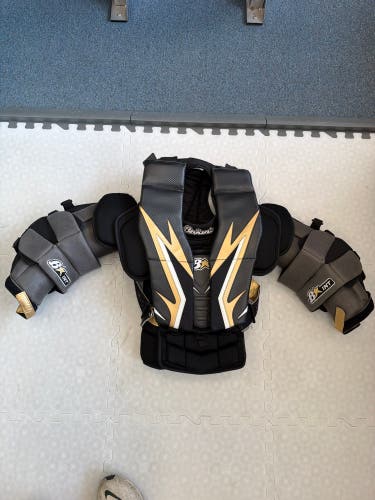 Intermediate Medium Brian's B-Star 2 Goalie Chest Protector (Used)