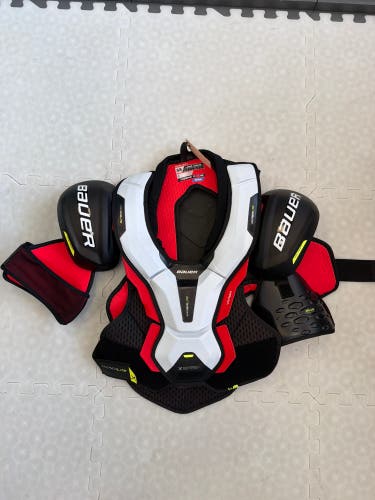 Large Senior Bauer Vapor Hyperlite Shoulder Pads (Used)
