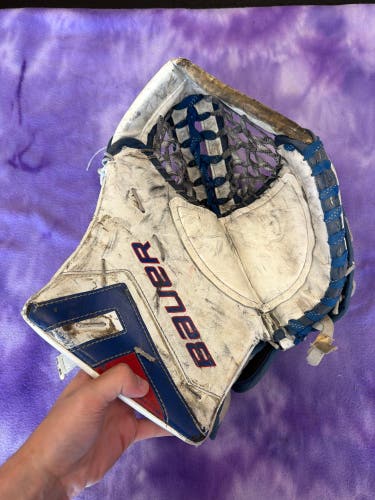 Blue Senior Bauer Supreme One.7 Goalie Glove Regular (Used)