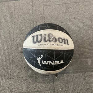 Used Wilson CAITLIN CLARK Basketball Inter Indoor 11614-S000240483